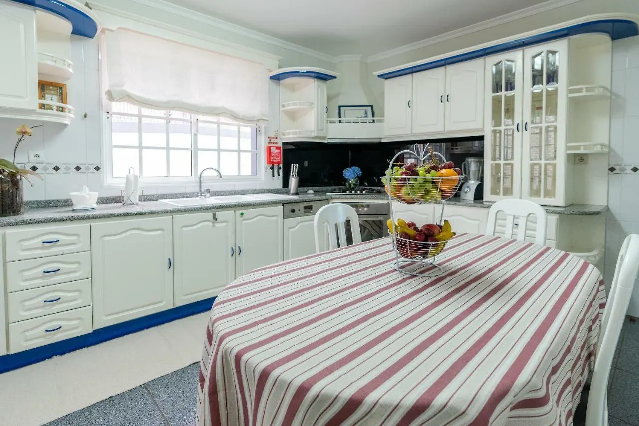 Casa Lira Villa Arco da Calheta  Vakantiehuis